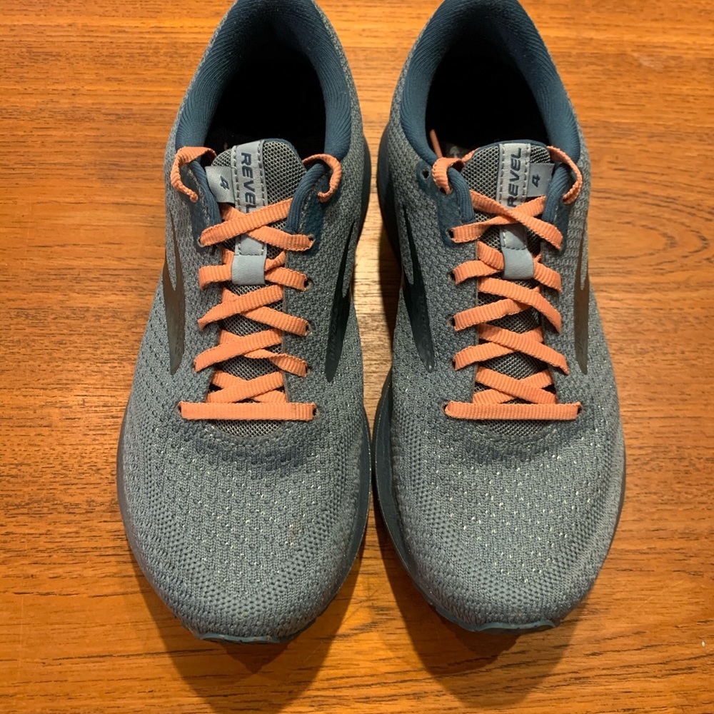 Brooks Revel 4 size 7
